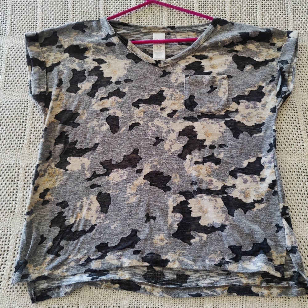 Time and Tru S/CH 4-6 top with a small pocket